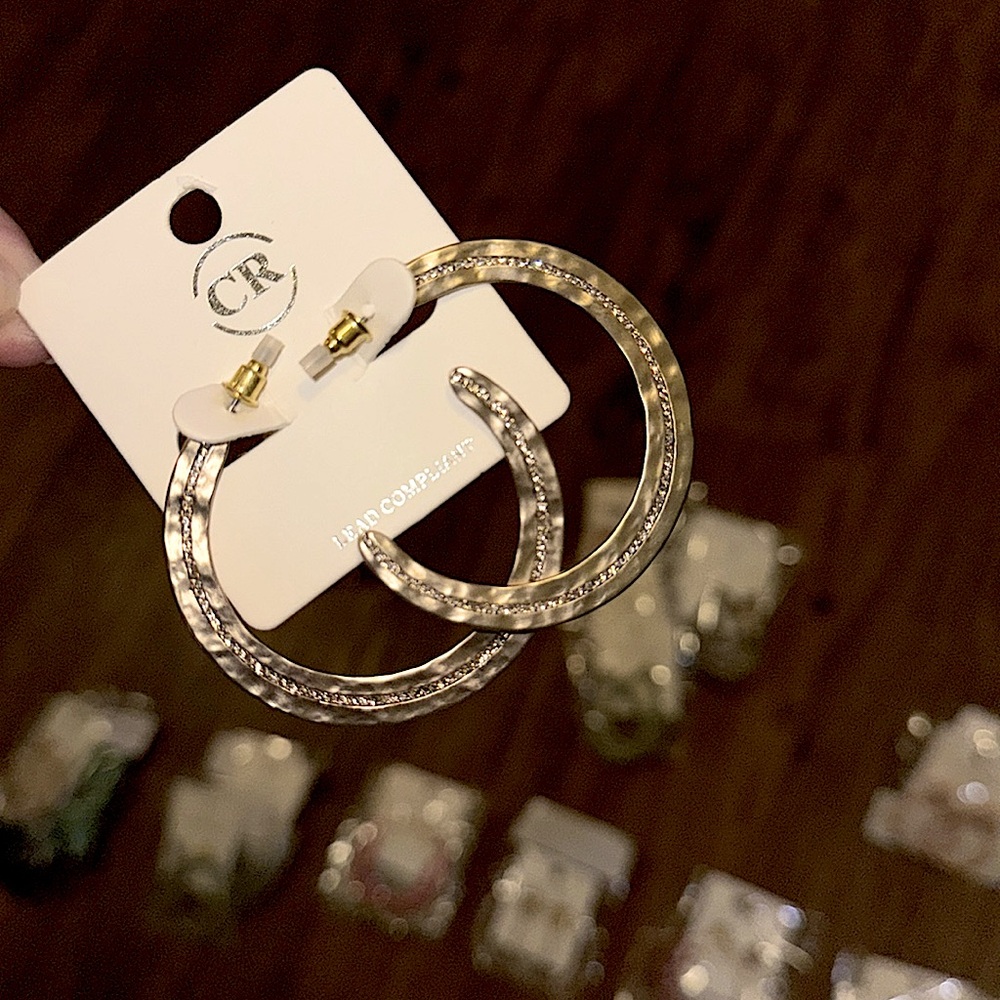 🆕🌿💛CR: GOLD Matte Metal Round Hoop Earrings w/Flat Rhinestone Center